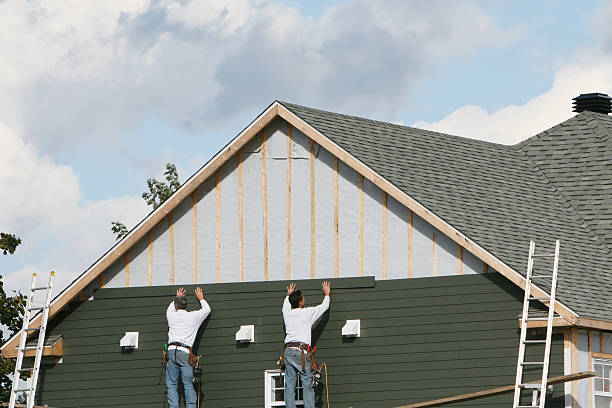 Professional Emergency Siding Repair technician working in Wyandanch, NY